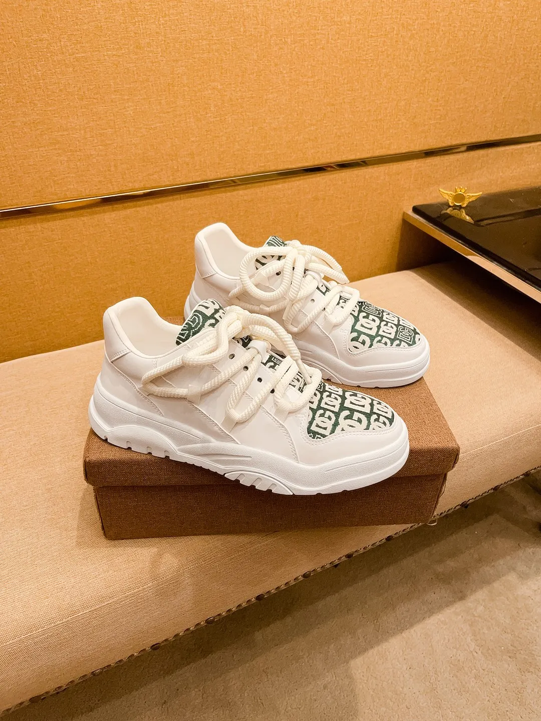 Men's shoes💰 400💰【DG】🔥High-end brand of men's shoes official website 1:1 latest masterpiece: the upper is made of Italian imported first-layer cowhide with a comfortable and breathable lining➕original non-slip and wear-resistant outsole🔥, making walking more convenient and comfortable! An exclusive new model, a stunning work, a beautiful 1:1 replica [color] compared to the official quality! Create a fashionable personality to set off your uniqueness! A must-have for trendy men! Classic🔥Size: 38-44 Color: 🔥 2⃣️ colors available🔥